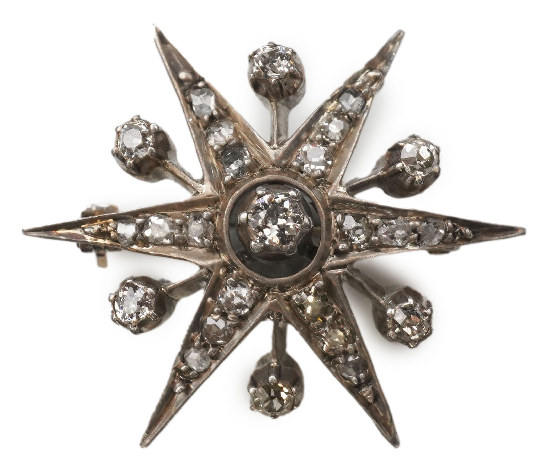 A Victorian diamond brooch, late 19th century